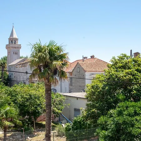 Tradicija Apartman *