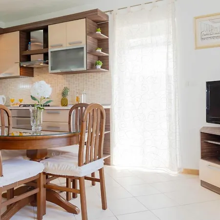 Tradicija Apartman *