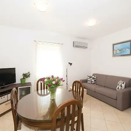 Tradicija Apartment Kastela